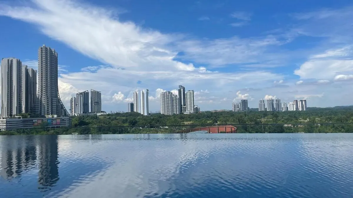 3 Rooms, Legoland, Medini, Netflix, Wi-Fi, Beach, Pool, 10 Min To Singapore Checkpoint Johor Bahru Apartment