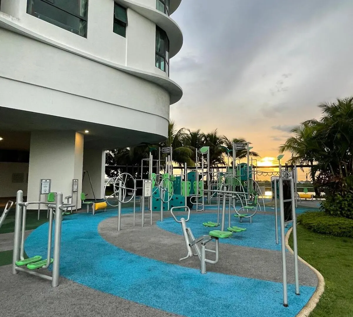 Apartment 3 Rooms, Legoland, Medini, Netflix, Wi-Fi, Beach, Pool, 10 Min To Singapore Checkpoint Johor Bahru