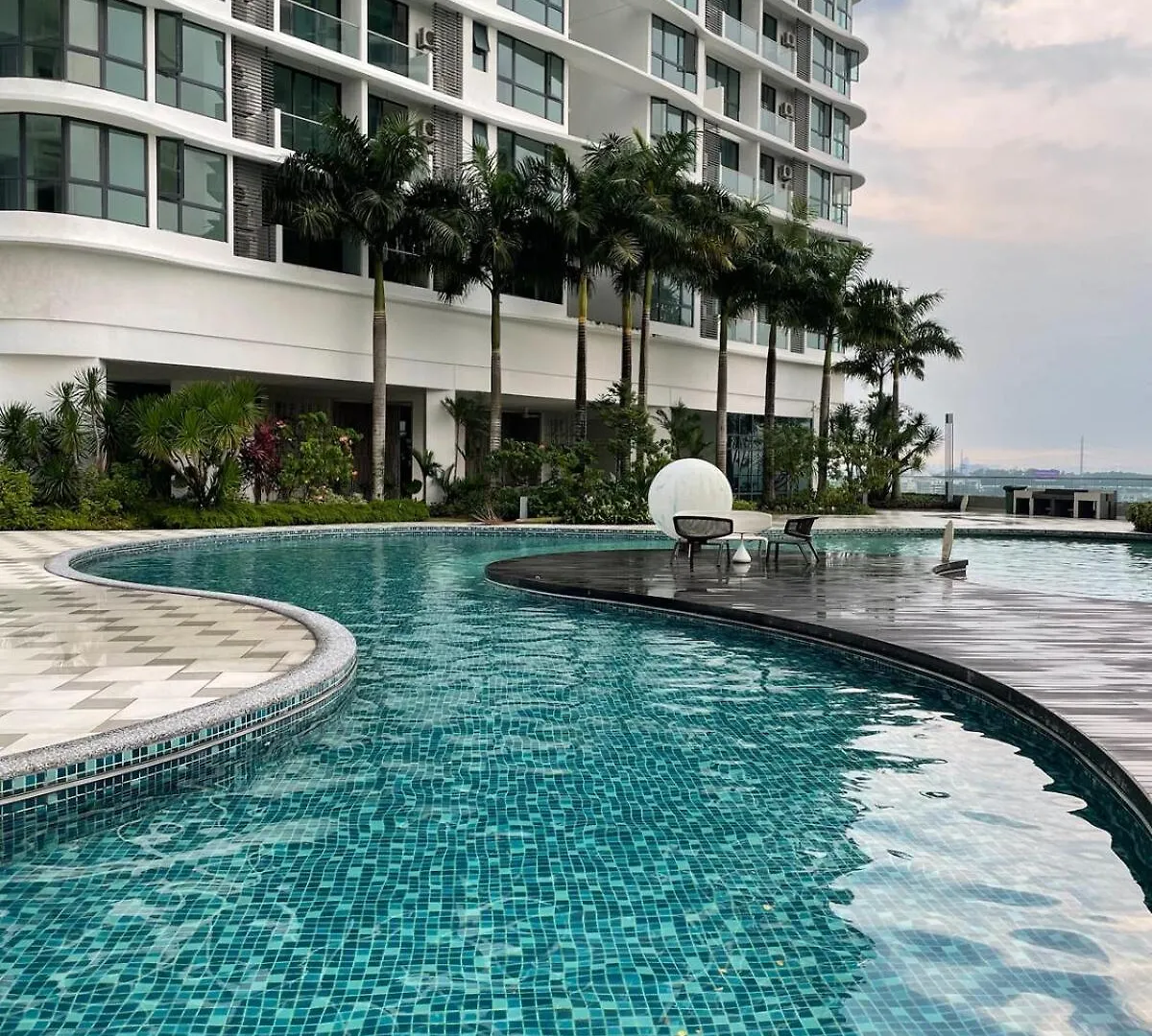 3 Rooms, Legoland, Medini, Netflix, Wi-Fi, Beach, Pool, 10 Min To Singapore Checkpoint Johor Bahru Ma­lay­sia