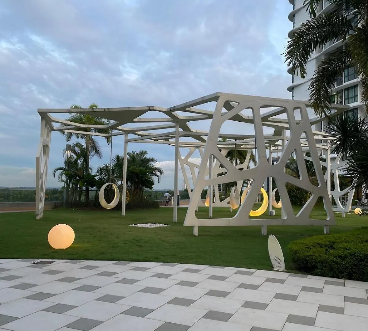 Apartment 3 Rooms, Legoland, Medini, Netflix, Wi-Fi, Beach, Pool, 10 Min To Singapore Checkpoint Johor Bahru Ma­lay­sia