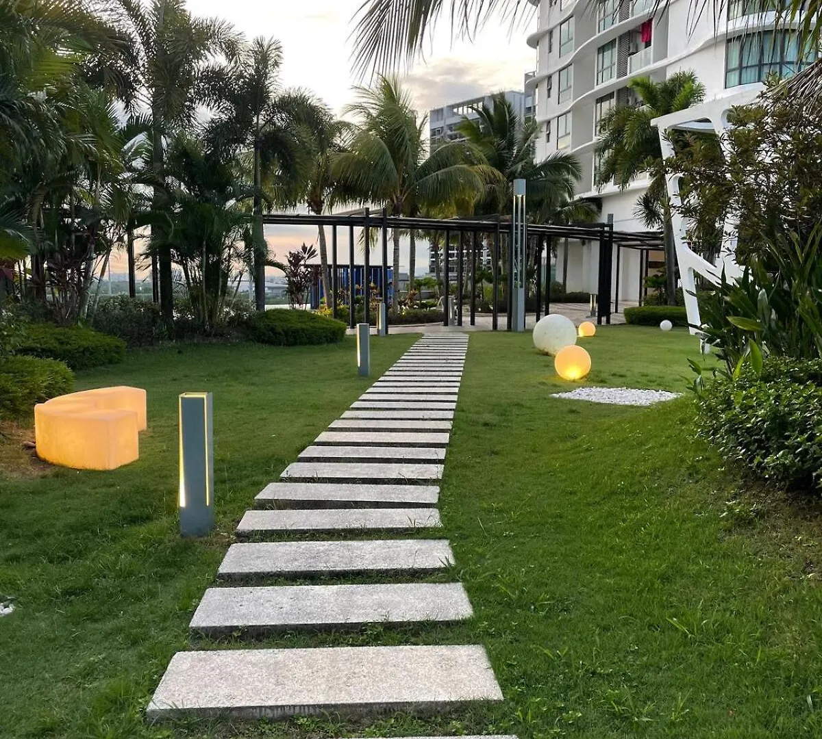 Apartment 3 Rooms, Legoland, Medini, Netflix, Wi-Fi, Beach, Pool, 10 Min To Singapore Checkpoint Johor Bahru